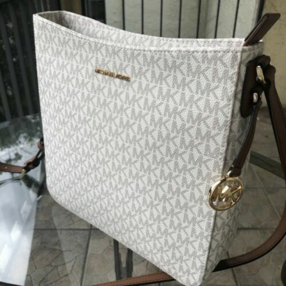 "Michael Kors Vanilla Messenger: Effortless Elegance, Signature Style"